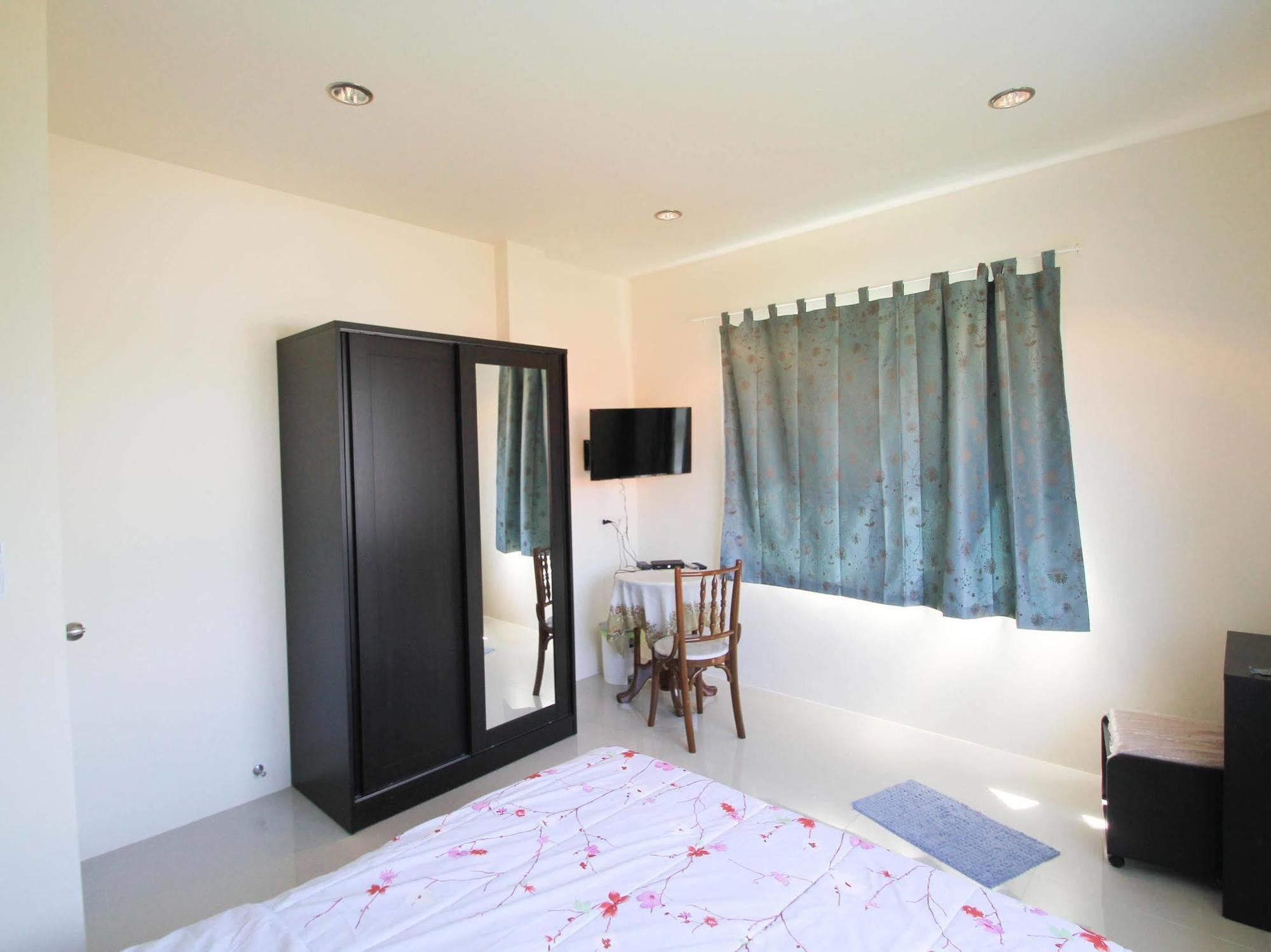 Nu Phuket Airport Residence Bagian luar foto