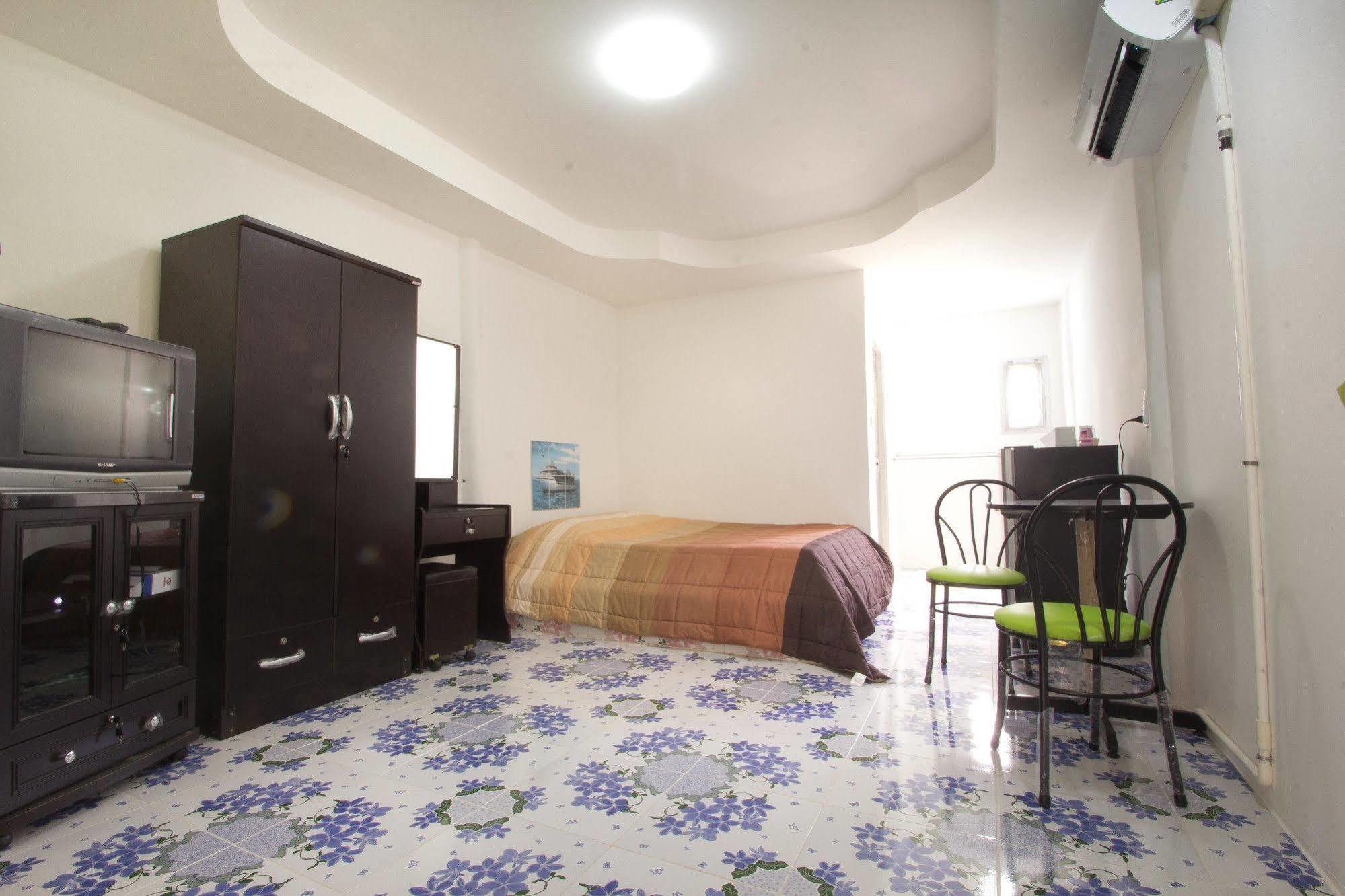 Nu Phuket Airport Residence Bagian luar foto