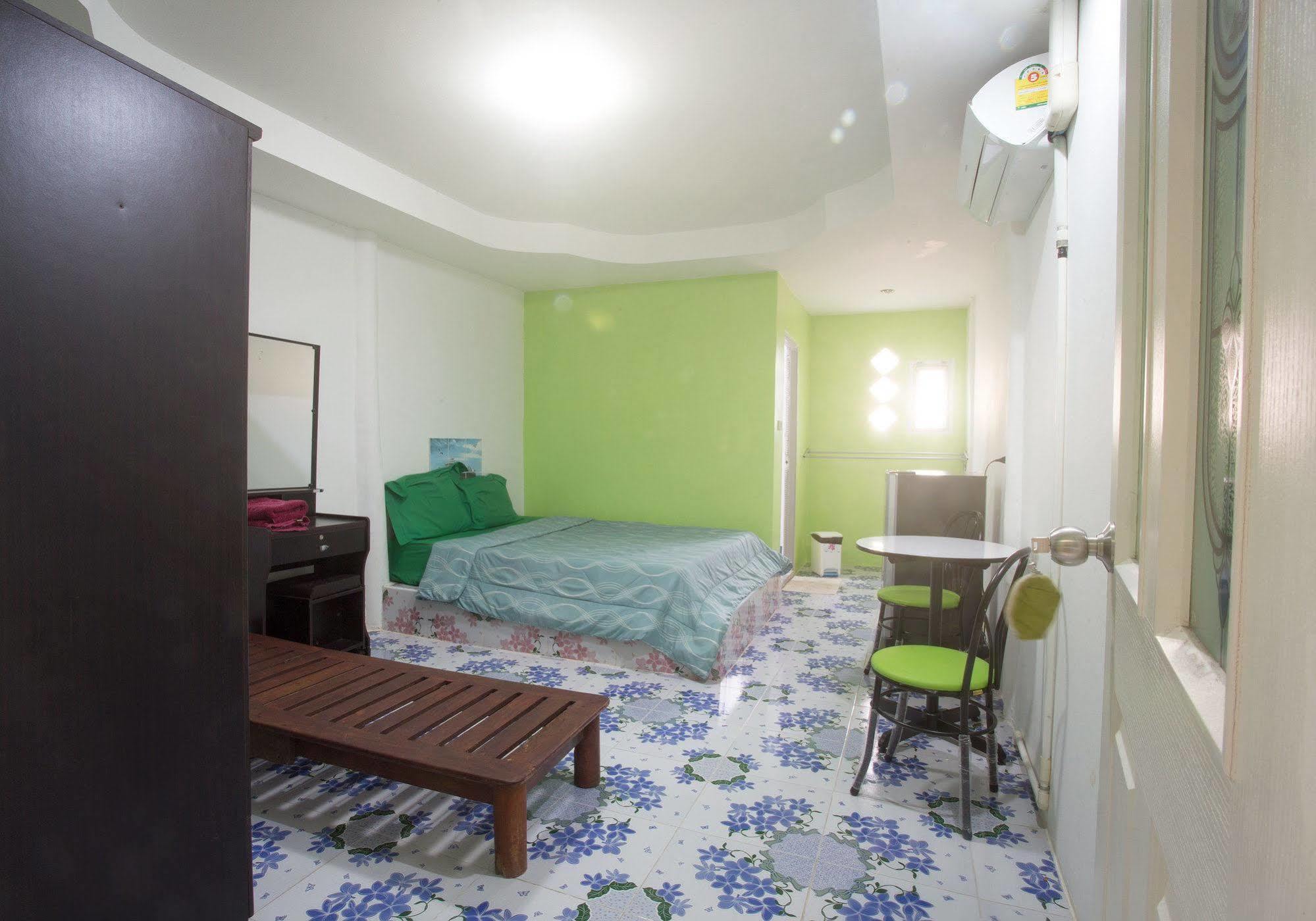 Nu Phuket Airport Residence Bagian luar foto