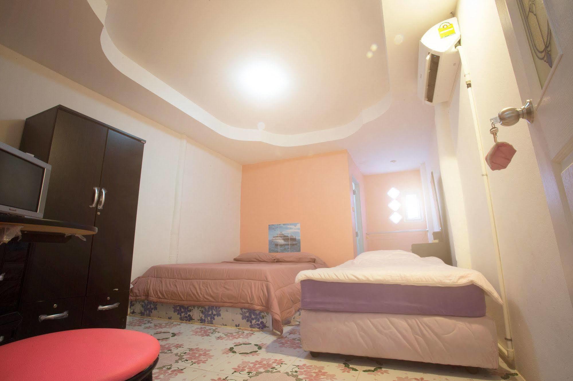 Nu Phuket Airport Residence Bagian luar foto