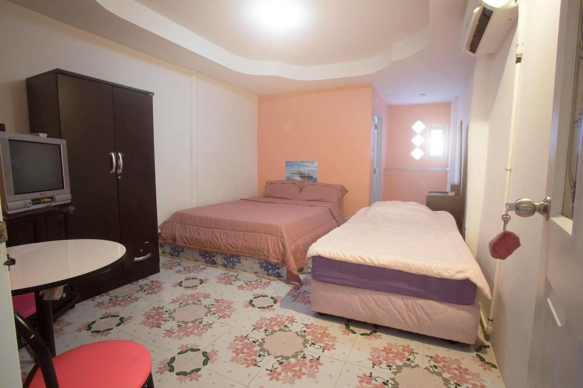 Nu Phuket Airport Residence Bagian luar foto