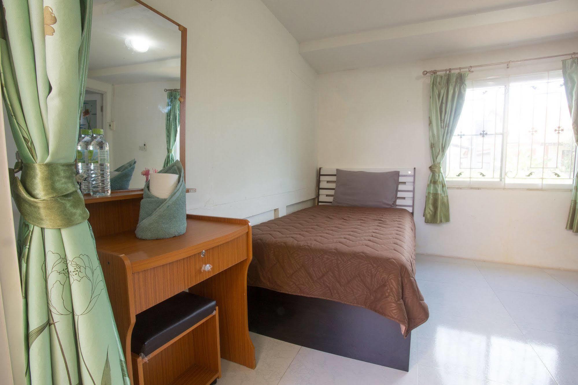 Nu Phuket Airport Residence Bagian luar foto