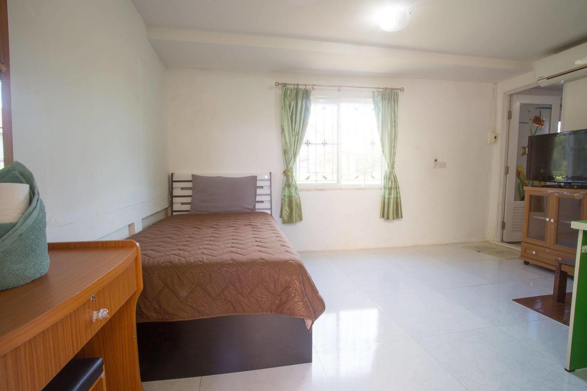 Nu Phuket Airport Residence Bagian luar foto